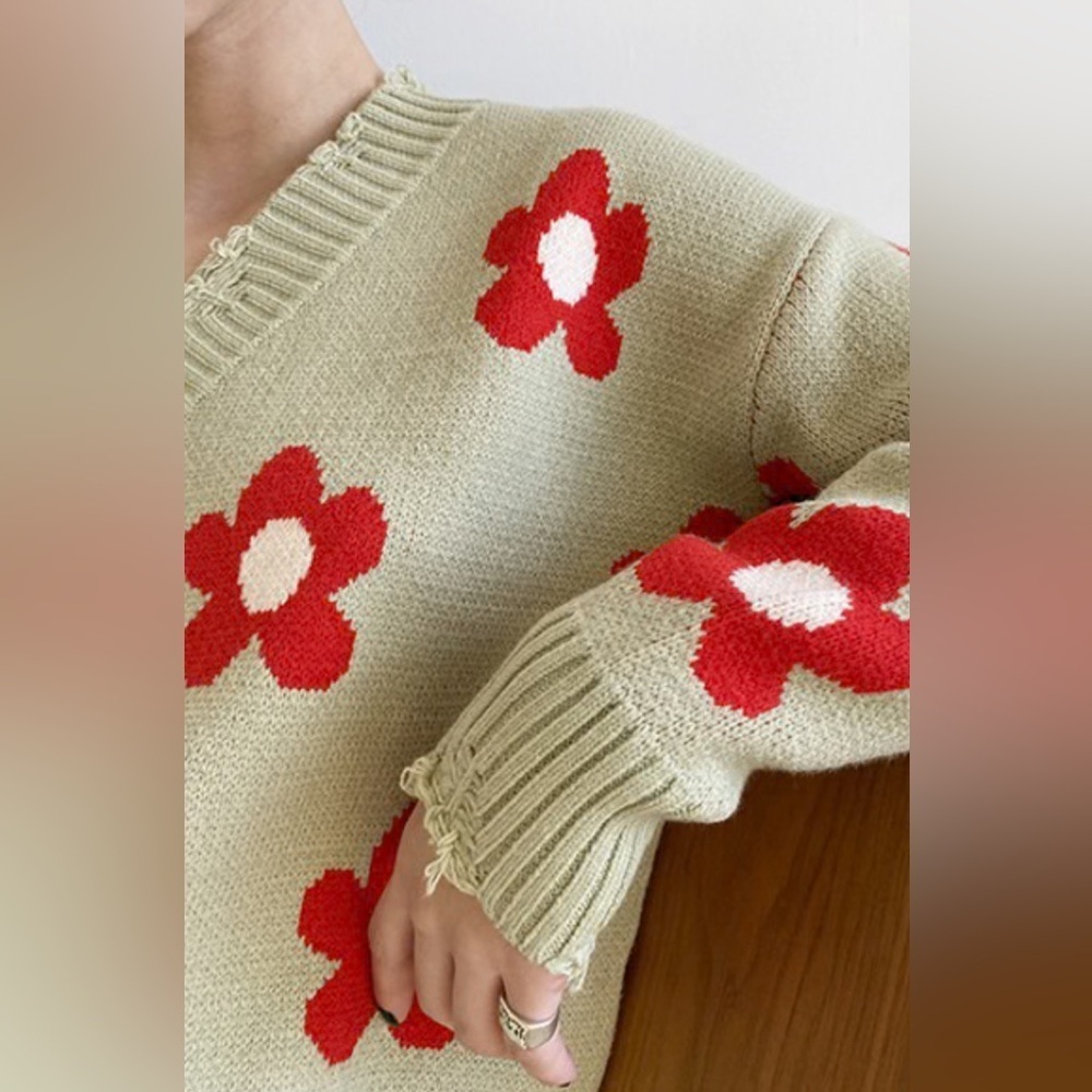 Bailey Rose Distressed Vee Neck Flower Sweater SZ M Mint Green Red - Picture 4 of 10